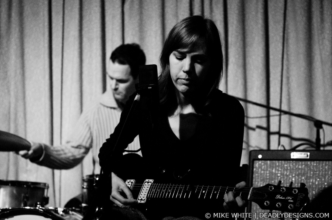 Liz Durrett performing live at Flicker Bar on December 20, 2008, in Athens, Georgia.